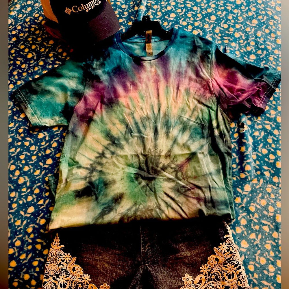 Costume tie dye t-shirt